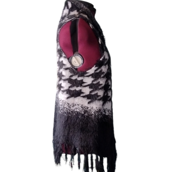 Warm fuzzy soft boho shaggy black white stretch weave knit sweater Fringe vest - Picture 3 of 7